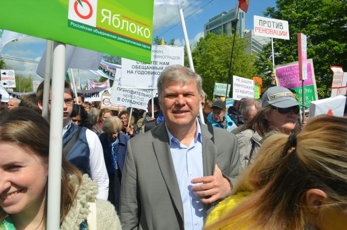 Сергей Митрохин на марше против реновации