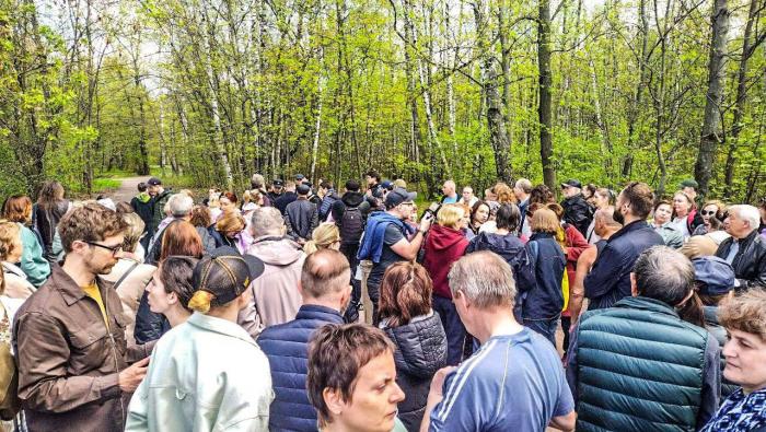 Жители Москвы на встрече с депутатами Мосгордумы от «Яблока» в парке Сокольники, апрель 2024 года. Фото: социальные сети